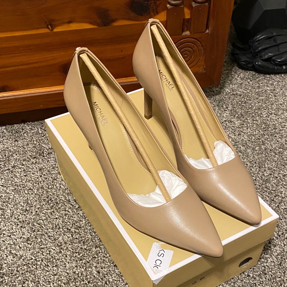 Michael Kors Dorothy Flex Pump Leather Nude Heels Size 9